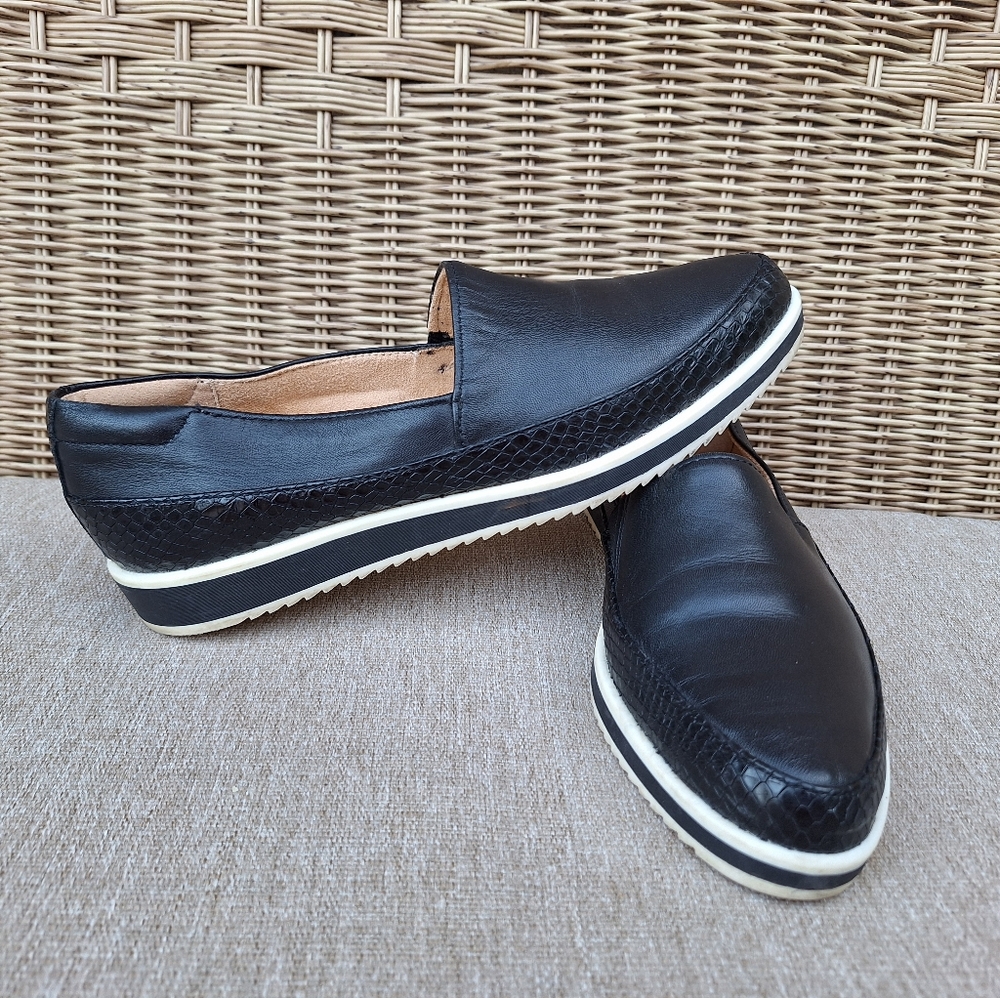 Women's Naturalizer Beale Slip Ons, 7.5 in Black, Like New!